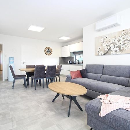 Ferienwohnung Fuer 6 Personen Ca 140 Qm In Stinjan, Istrien Istrische Riviera Εξωτερικό φωτογραφία